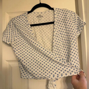 Hollister blue and white flower crop top size L